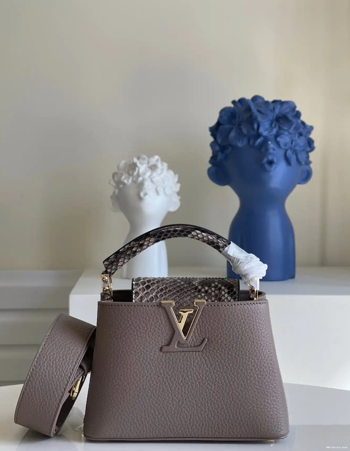 Aaa replica ru MINI CAPUCINES VUITTON LOUIS 0610